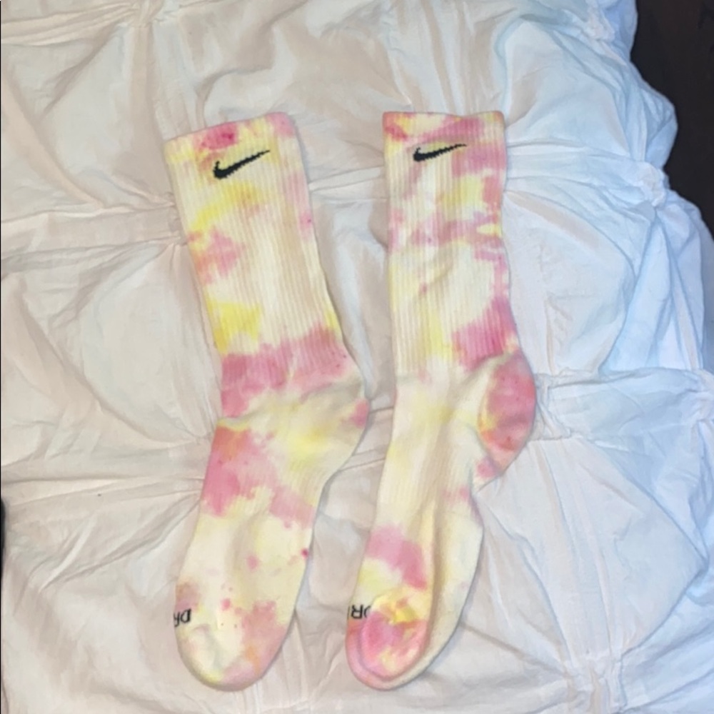 tie dye nike socks